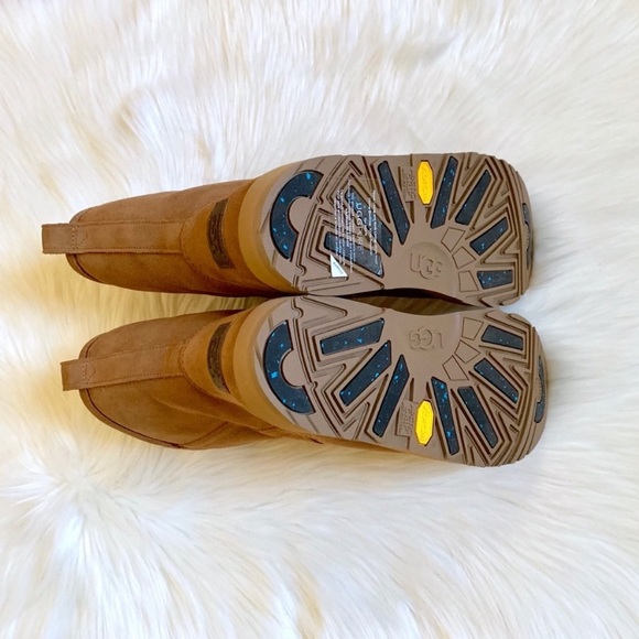 UGG Chestnut Classic Short Waterproof Boots - Picture 8 of 8